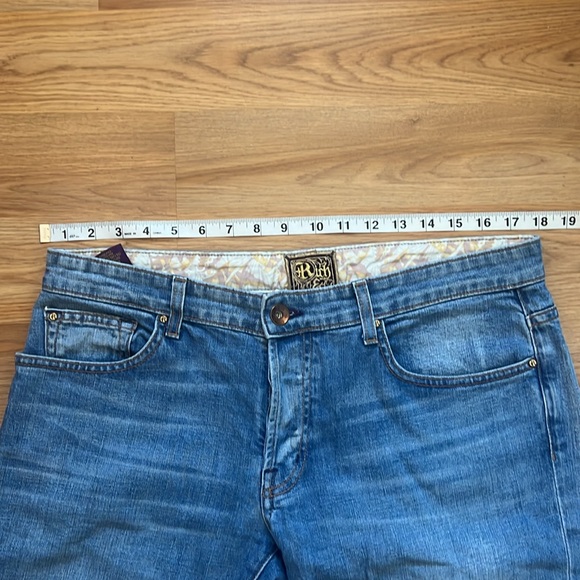 Rich & Skinny Jean Shorts - Picture 8 of 9